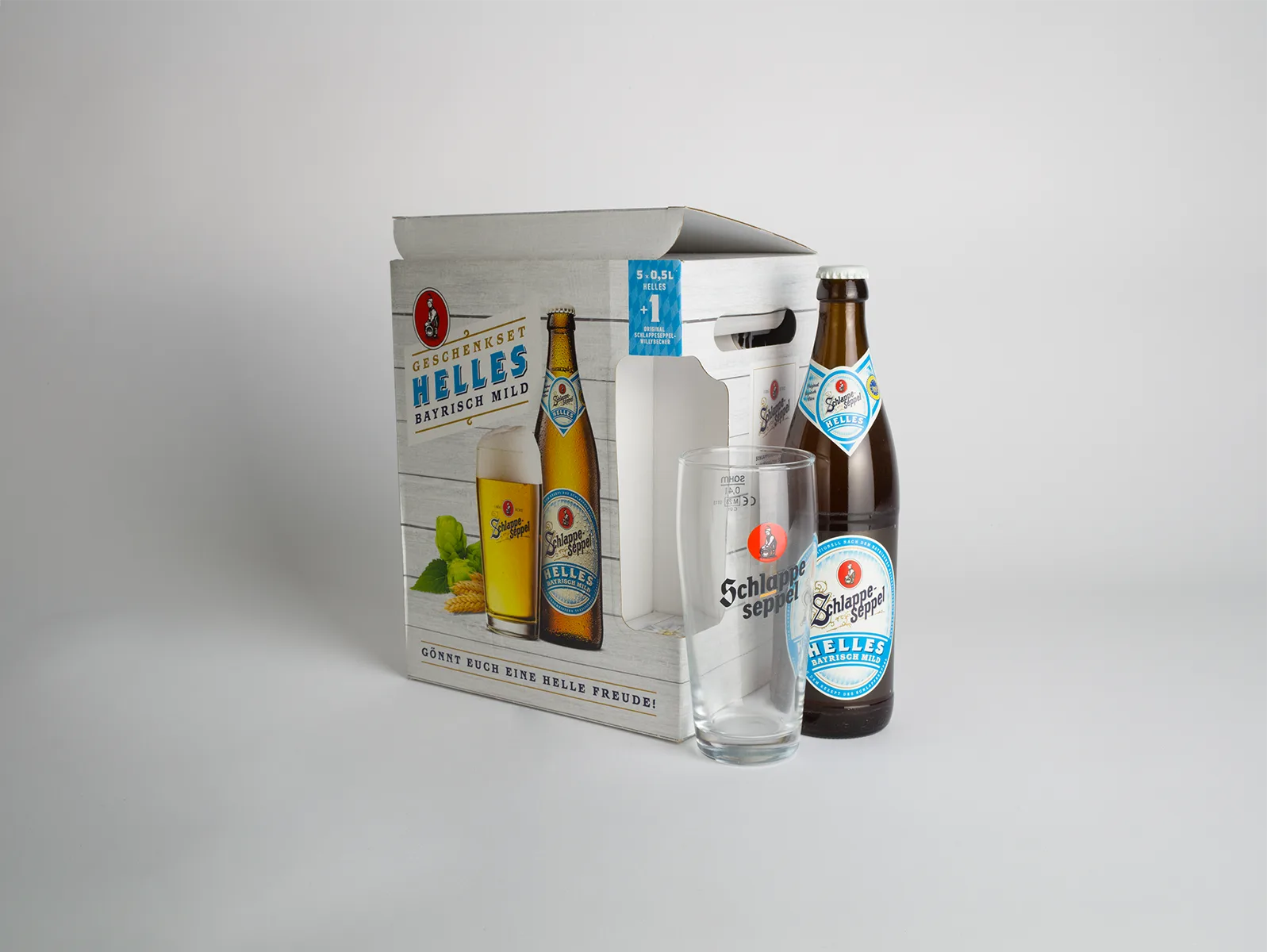 Präsentationsverpackung. Ursprünglich entwickelt anlässlich der Einführung und zur Promotion einer neuen Biersorte, lebt diese Verpackung im Webshop der Brauerei weiter. Die Box mit 5 Flaschen und einem 0,5 l Willibecher im attraktiven Sichtfenster ist ein beliebter Merchandising- und Geschenk-Artikel.